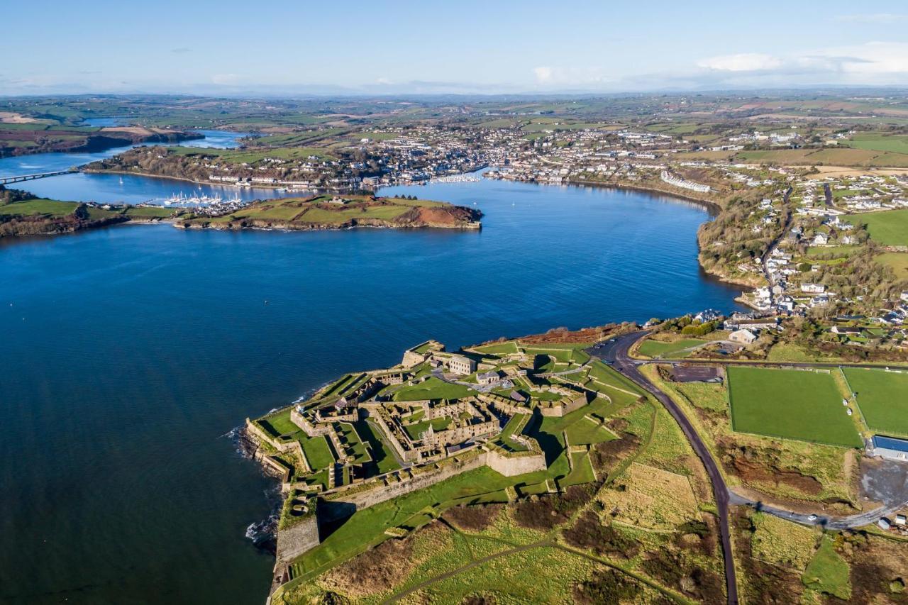 Four Winds,Kinsale Town,Exquisite Holiday Homes,Sleeps 26 מראה חיצוני תמונה