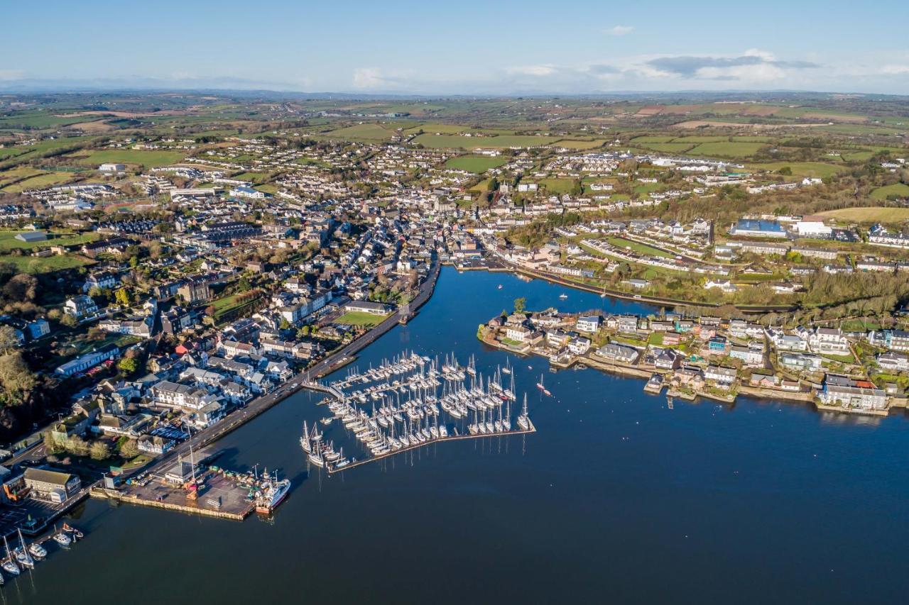 Four Winds,Kinsale Town,Exquisite Holiday Homes,Sleeps 26 מראה חיצוני תמונה