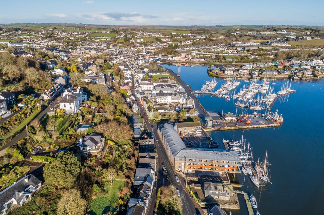 Four Winds,Kinsale Town,Exquisite Holiday Homes,Sleeps 26 מראה חיצוני תמונה