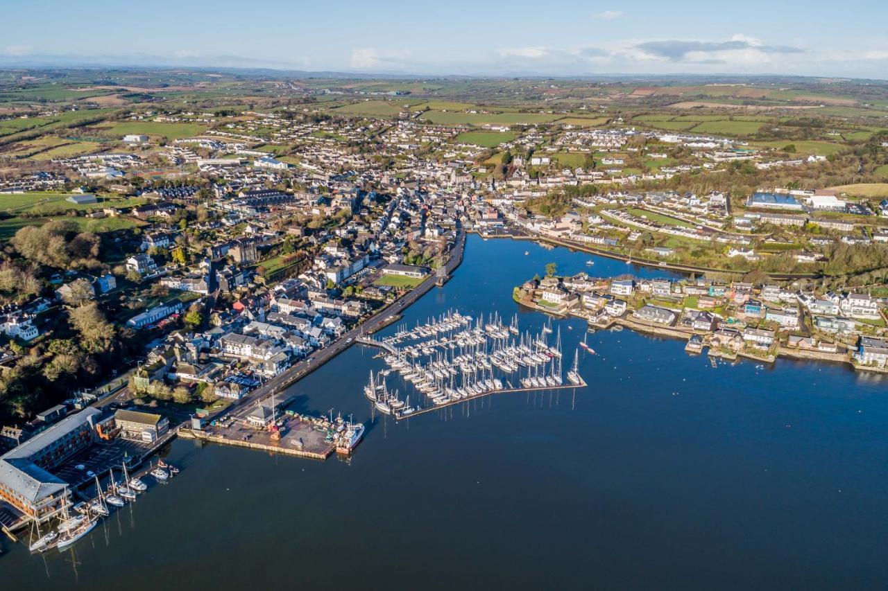 Four Winds,Kinsale Town,Exquisite Holiday Homes,Sleeps 26 מראה חיצוני תמונה
