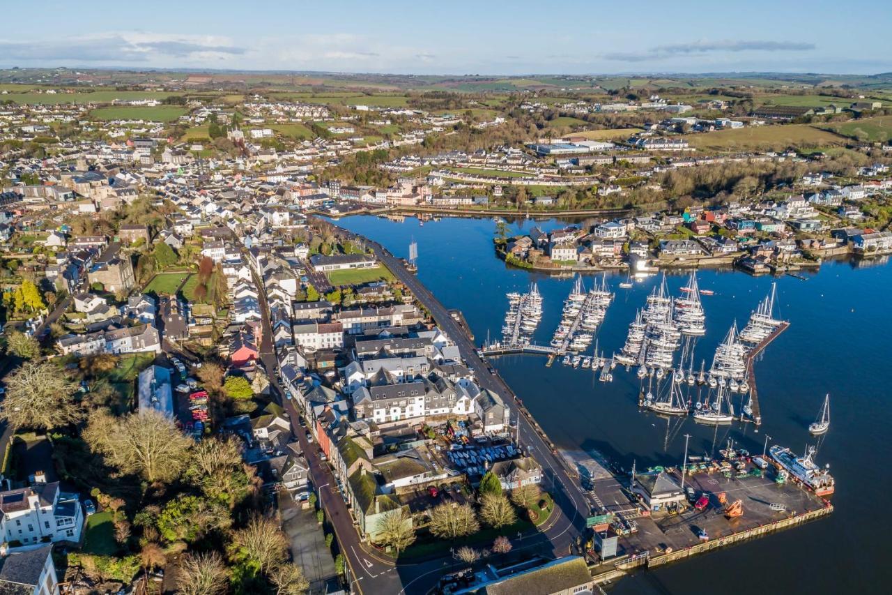 Four Winds,Kinsale Town,Exquisite Holiday Homes,Sleeps 26 מראה חיצוני תמונה